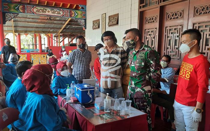 Gandeng Kelenteng KSB, Vaksin On The Road Kodim 0811 Tuban Sasar 2.640 Orang Gandeng Kelenteng KSB, Vaksin On The Road Kodim 0811 Tuban Sasar 2.640 Orang