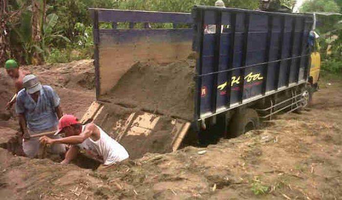 Pengelolaan Pasir Silika di dekat Pemukiman Terus Disorot, Pemkab Tuban Diminta Tak Mudah Beri Ijin Pengelolaan Pasir Silika di dekat Pemukiman Terus Disorot, Pemkab Tuban Diminta Tak Mudah Beri Ijin