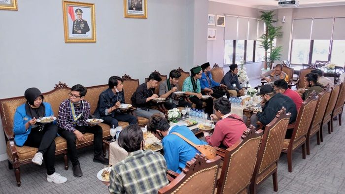 Polresta Sidoarjo Ajak Mahasiswa Aktif Edukasi Masyarakat Soal Protokol Kesehatan Polresta Sidoarjo Ajak Mahasiswa Aktif Edukasi Masyarakat Soal Protokol Kesehatan