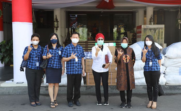 BCA Serahkan Puluhan Ribu Masker ke Pemkot Surabaya BCA Serahkan Puluhan Ribu Masker ke Pemkot Surabaya