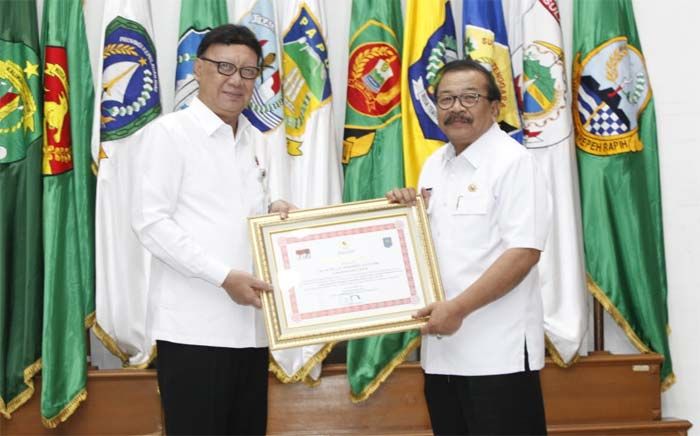 Pakde Karwo: Pemerintah Provinsi Wakil Pemerintah Pusat di Daerah Pakde Karwo: Pemerintah Provinsi Wakil Pemerintah Pusat di Daerah