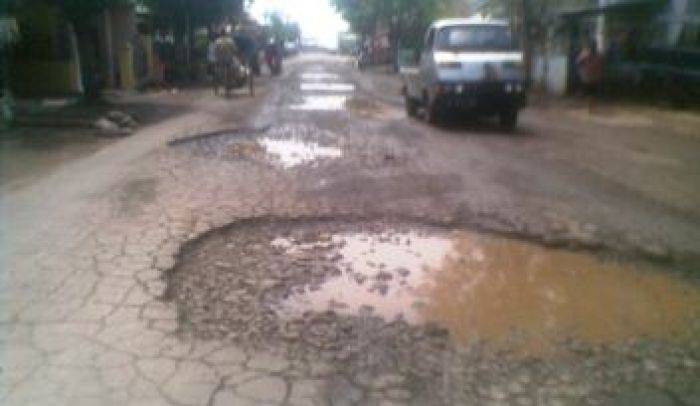 Jalan Kota Probolinggo Rusak Parah, Kadis PU Bungkam