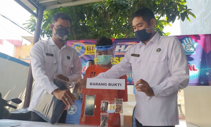 Berdalih Menambah Stamina, Pekerja Pabrik di Sidoarjo Konsumsi Sabu Berdalih Menambah Stamina, Pekerja Pabrik di Sidoarjo Konsumsi Sabu