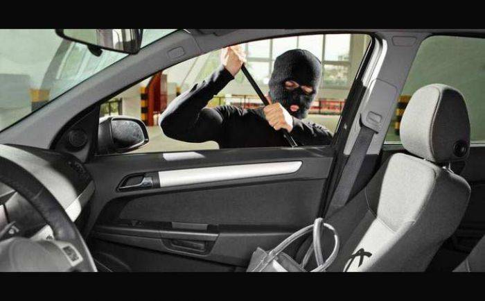 Diparkir di Garasi, Mobil Warga Desa Tenggulunan Raib Diparkir di Garasi, Mobil Warga Desa Tenggulunan Raib