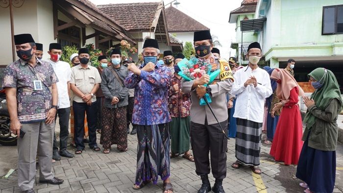 Kunjungi Ponpes Tangguh Sabilurrosyad Gasek Malang, ​Kapolda: Prokes Kunci Hadapi Covid-19