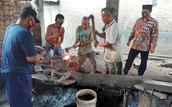 Terancam Punah, BHS Siap Kembangkan IKM Pande Besi Terancam Punah, BHS Siap Kembangkan IKM Pande Besi