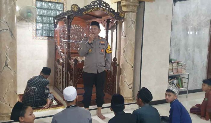 Kapolsek Tulangan Ajak Santri Hindari Narkoba dan Pergaulan Bebas Kapolsek Tulangan Ajak Santri Hindari Narkoba dan Pergaulan Bebas