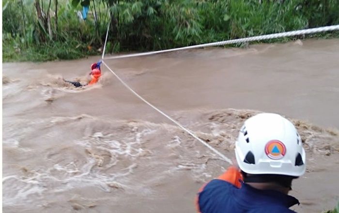 Cuaca Ekstrem, Dua Pemancing Selamat Usai Terjebak Arus Sungai Lekso Blitar