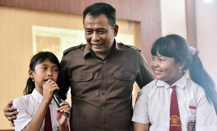 Pemkot Surabaya Perpanjang Masa Belajar di Rumah hingga Libur Awal Puasa Pemkot Surabaya Perpanjang Masa Belajar di Rumah hingga Libur Awal Puasa