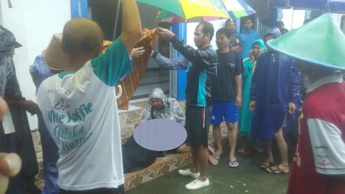 Ahli Waris Korban Banjir Pacitan Kesulitan dalam Proses Pemakaman Ahli Waris Korban Banjir Pacitan Kesulitan dalam Proses Pemakaman