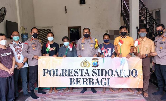 Jumat Berkah, Polresta Sidoarjo Berbagi Bersama Warga Papua Jumat Berkah, Polresta Sidoarjo Berbagi Bersama Warga Papua