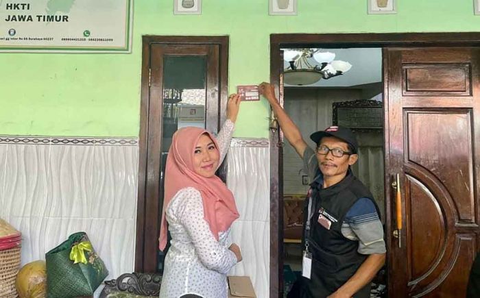 Coklit di Surabaya: Hari Pertama di Rumah Gubernur Khofifah, Hari Terakhir di Kediaman Ning Lia Coklit di Surabaya: Hari Pertama di Rumah Gubernur Khofifah, Hari Terakhir di Kediaman Ning Lia