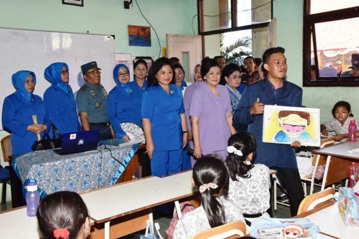 Pangarmatim Hadiri Baksos HUT Jalasenastri ke-71 di Rumdis Wonosari Surabaya Pangarmatim Hadiri Baksos HUT Jalasenastri ke-71 di Rumdis Wonosari Surabaya