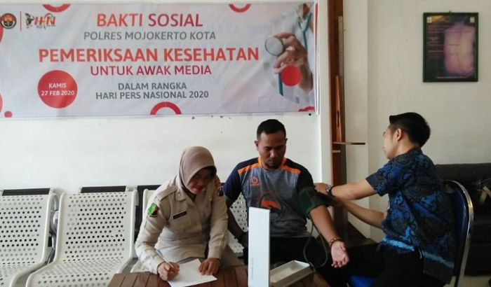 Peringati HPN, Anggota PWI Mojokerto Periksa Kesehatan Peringati HPN, Anggota PWI Mojokerto Periksa Kesehatan