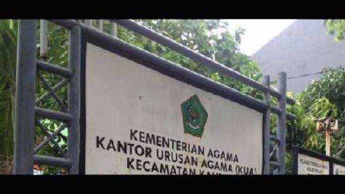 Kerap Terlambat Ngantor, Kepala KUA Kerek Tuban Dikeluhkan Warga Kerap Terlambat Ngantor, Kepala KUA Kerek Tuban Dikeluhkan Warga