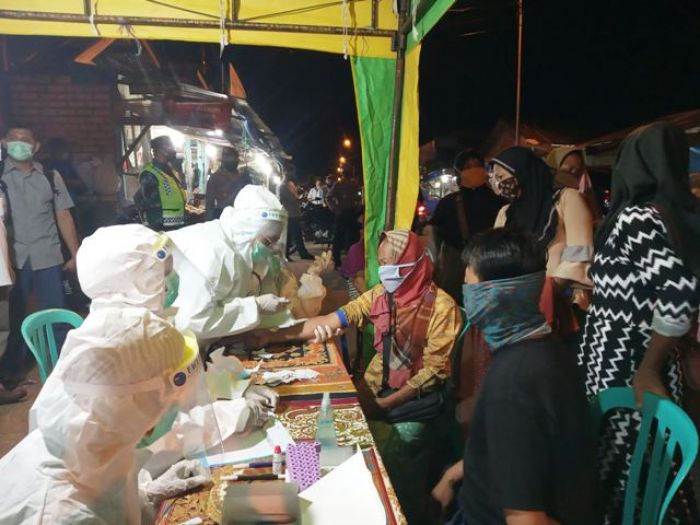 Di-rapid Test, 3 Pedagang di Pasar Baru Tuban Reaktif, Pasar Pramuka Nihil Di-rapid Test, 3 Pedagang di Pasar Baru Tuban Reaktif, Pasar Pramuka Nihil