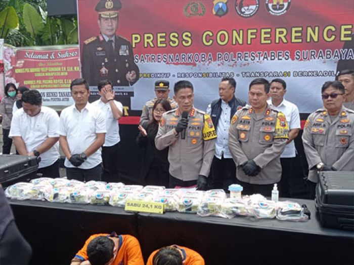 Pengedar Sabu 24,1 Kilogram Dibekuk Polrestabes Surabaya saat Turun dari Kereta Pengedar Sabu 24,1 Kilogram Dibekuk Polrestabes Surabaya saat Turun dari Kereta