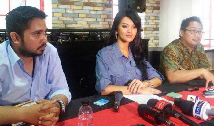 Farah Quinn Polisikan Belanja Online, karena Pasang Foto tanpa Izin Farah Quinn Polisikan Belanja Online, karena Pasang Foto tanpa Izin