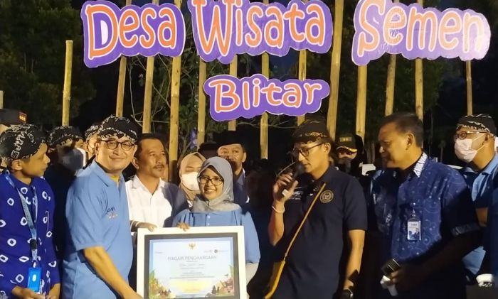 Masuk 50 Besar ADWI, Menparekraf Sandiaga Uno Kunjungi Desa Semen Kabupaten Blitar Masuk 50 Besar ADWI, Menparekraf Sandiaga Uno Kunjungi Desa Semen Kabupaten Blitar