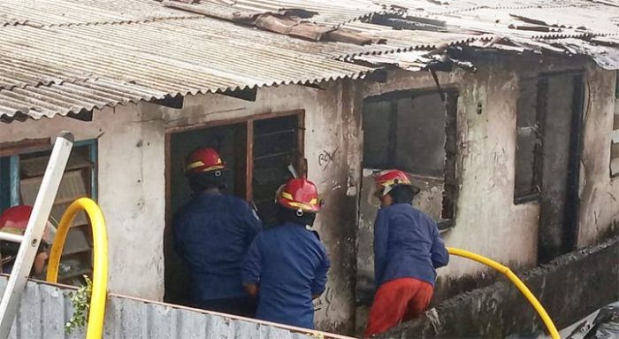 Kos-kosan di Gedangan Sidoarjo Terbakar Kos-kosan di Gedangan Sidoarjo Terbakar