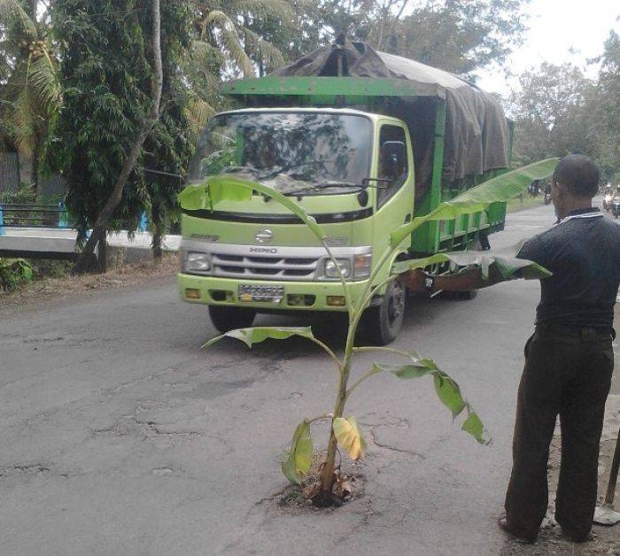 Akses Jalan Wisata Pantai Prigi Rusak, Pemkab Tulungagung Tutup Mata Akses Jalan Wisata Pantai Prigi Rusak, Pemkab Tulungagung Tutup Mata