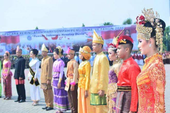 Peringatan Hari Sumpah Pemuda Dimeriahkan Parade Pakaian Adat Peringatan Hari Sumpah Pemuda Dimeriahkan Parade Pakaian Adat