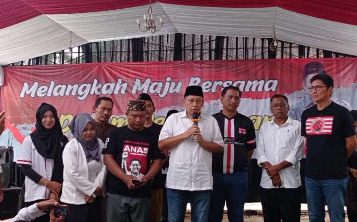 Bebas dari Sukamiskin, Anas Urbaningrum Pulang ke Blitar, Langsung Bersimpuh di Depan Sang Ibu Bebas dari Sukamiskin, Anas Urbaningrum Pulang ke Blitar, Langsung Bersimpuh di Depan Sang Ibu