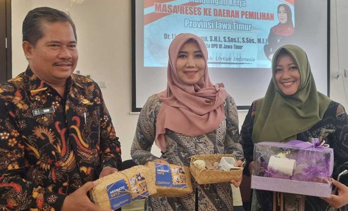 Kunker ke SMKN 3 Bangkalan, Anggota DPD Lia Istifhama Disambati Inpassing dan Sertifikasi Guru Kunker ke SMKN 3 Bangkalan, Anggota DPD Lia Istifhama Disambati Inpassing dan Sertifikasi Guru