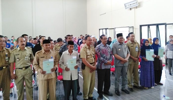 Wawali Malang Serahkan 185 Sertifikat PTSL ke Warga Lesanpuro Wawali Malang Serahkan 185 Sertifikat PTSL ke Warga Lesanpuro