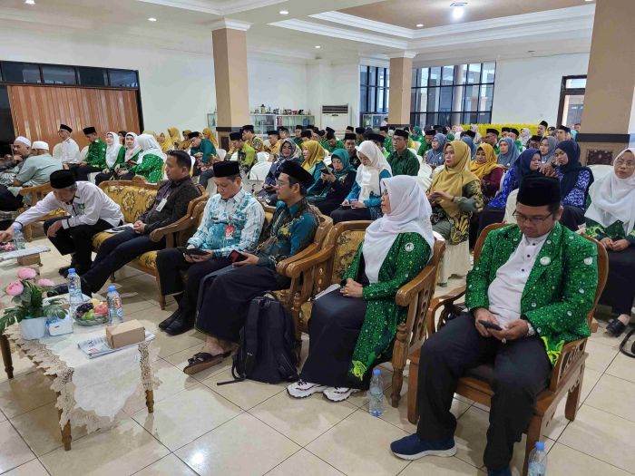 Bukan Main! Punya 16 Ribu Santri, Ulama Besar Miliarder ini Sempat Ditolak 3 Cewek karena Miskin Bukan Main! Punya 16 Ribu Santri, Ulama Besar Miliarder ini Sempat Ditolak 3 Cewek karena Miskin