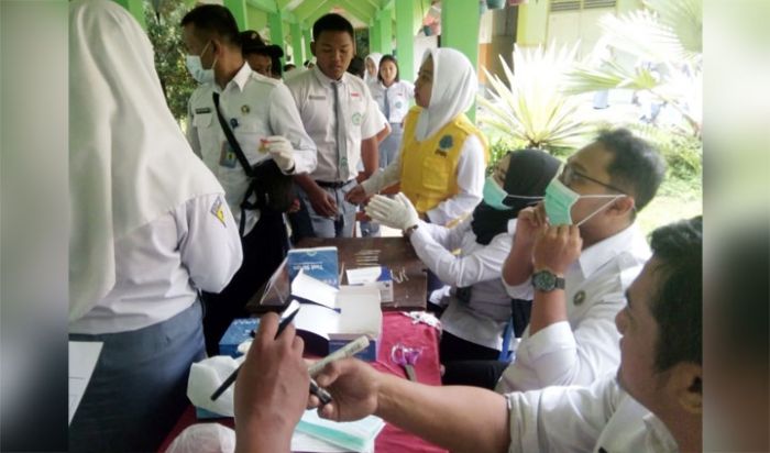 Tes Urine di SMAN 2 Kota Batu, BNN Sebut Ada Siswa Positif Zat Penenang Tes Urine di SMAN 2 Kota Batu, BNN Sebut Ada Siswa Positif Zat Penenang