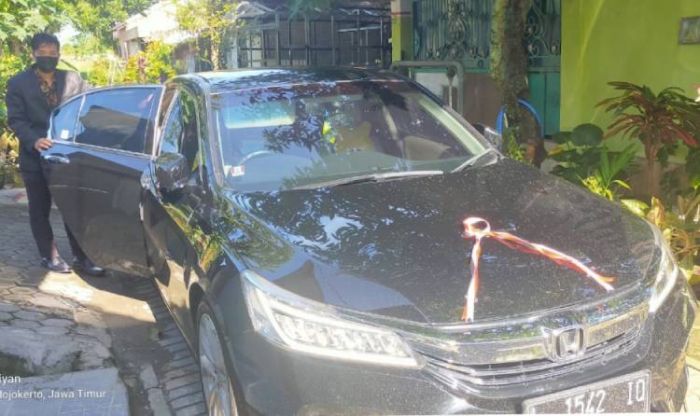 Naik Mobil Mewah Gratis dari ASC Foundation, Pasangan Pengantin Baru di Mojokerto Ini Gembira Naik Mobil Mewah Gratis dari ASC Foundation, Pasangan Pengantin Baru di Mojokerto Ini Gembira