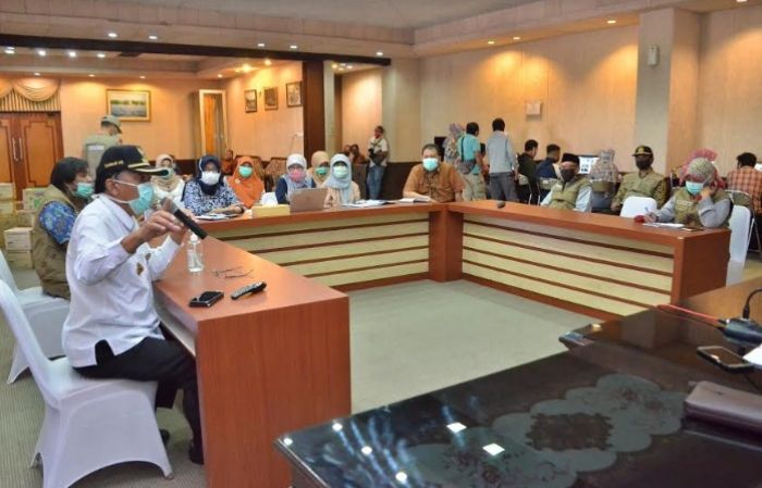 Positif Covid-19 di Gresik Tembus 122 Orang, Bupati Perintahkan RS Tambah Ruang Isolasi Positif Covid-19 di Gresik Tembus 122 Orang, Bupati Perintahkan RS Tambah Ruang Isolasi