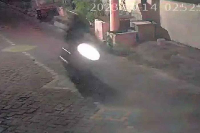 Curanmor di Sidoarjo Meresahkan! Motor di Perumahan TNI AL Dicuri Orang Berjaket Ojol Curanmor di Sidoarjo Meresahkan! Motor di Perumahan TNI AL Dicuri Orang Berjaket Ojol