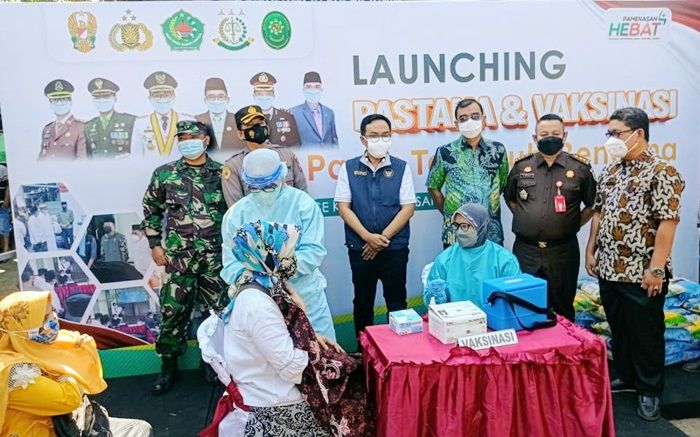 Jaga Kesehatan Para Pedagang dan Pembeli, Bupati Pamekasan Resmikan Pasar Tangguh Bencana Jaga Kesehatan Para Pedagang dan Pembeli, Bupati Pamekasan Resmikan Pasar Tangguh Bencana