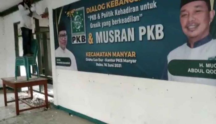 Beri Contoh, PKB Gresik Robohkan Kantor untuk Pelebaran Jalan Manyar Beri Contoh, PKB Gresik Robohkan Kantor untuk Pelebaran Jalan Manyar