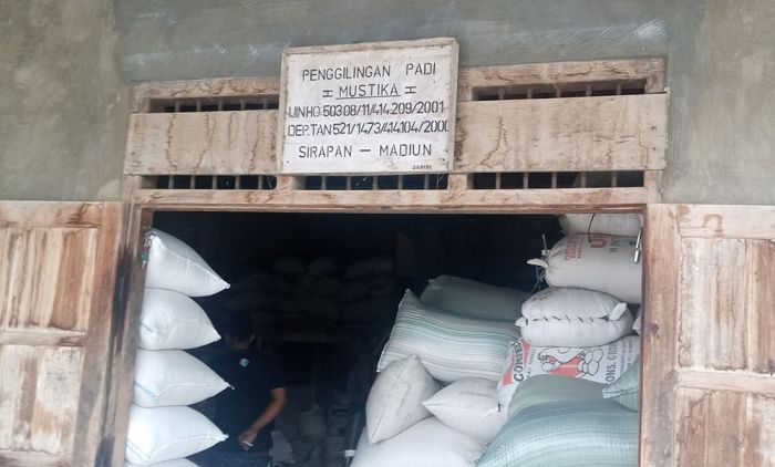 Warga Penerima BPNT di Desa Dimong Madiun Keluhkan Kualitas Beras yang Tak Layak Konsumsi Warga Penerima BPNT di Desa Dimong Madiun Keluhkan Kualitas Beras yang Tak Layak Konsumsi