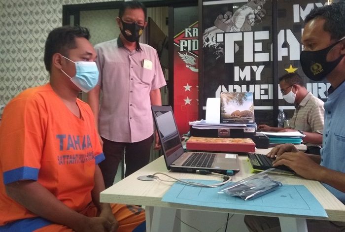 Pelaku Penyebar Foto Bugil Mantan Pacar Lewat Status WA Ditangkap Polisi Pelaku Penyebar Foto Bugil Mantan Pacar Lewat Status WA Ditangkap Polisi