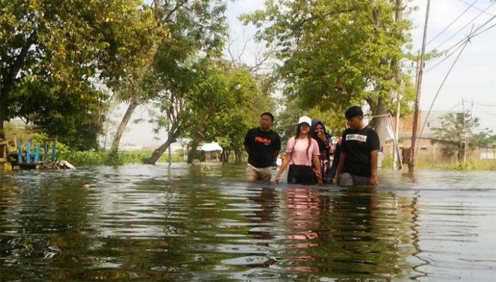 Perbaikan Jalan Rusak di Gresik Pasca Diterjang Banjir Tunggu Lelang Perbaikan Jalan Rusak di Gresik Pasca Diterjang Banjir Tunggu Lelang