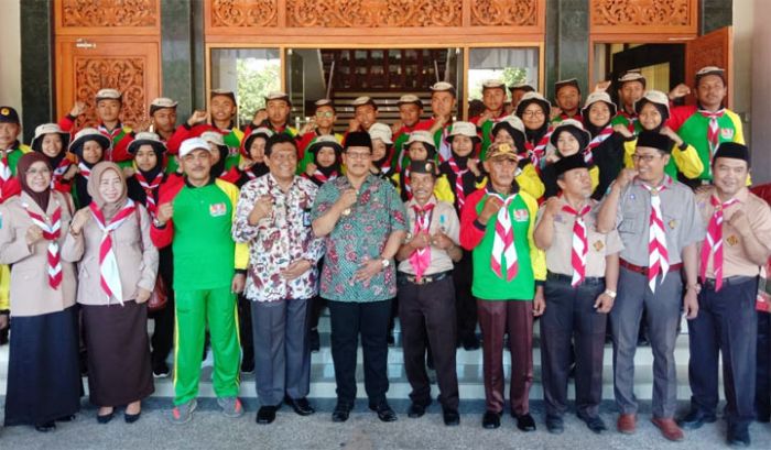 Wabup Mohni Berangkatkan Kontingen Pramuka Kwartir Bangkalan ke Banyuwangi Ikuti Jambore Wabup Mohni Berangkatkan Kontingen Pramuka Kwartir Bangkalan ke Banyuwangi Ikuti Jambore
