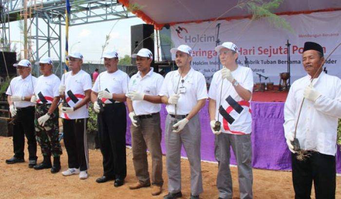 Tanam Pohon hanya di sekitar Area Pabrik, PT Holcim Indonesia Dinilai tak Inovatif Tanam Pohon hanya di sekitar Area Pabrik, PT Holcim Indonesia Dinilai tak Inovatif