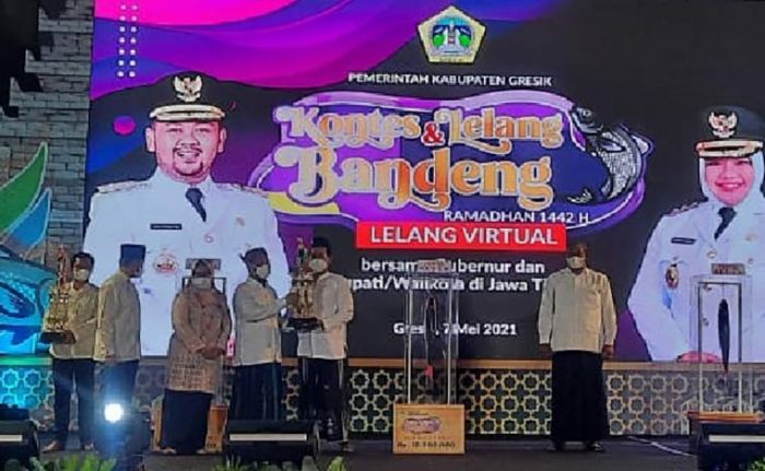 Wali Kota Surabaya Eri Cahyadi Memenangi Lelang Bandeng Gresik Wali Kota Surabaya Eri Cahyadi Memenangi Lelang Bandeng Gresik