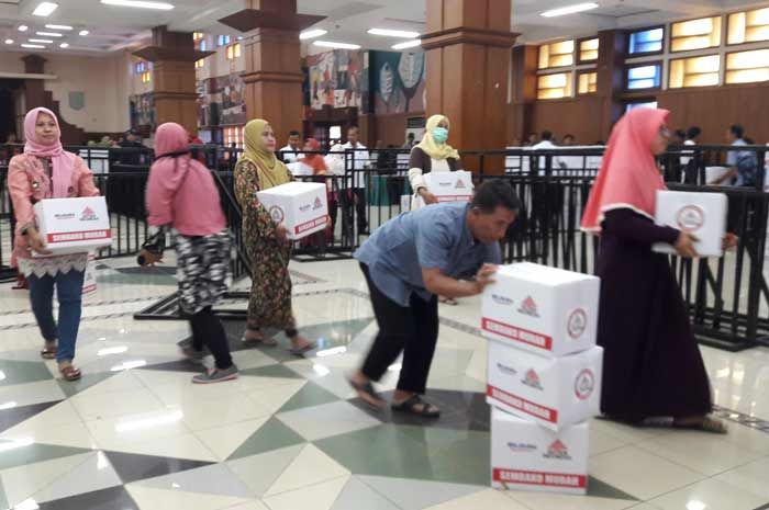 Gelar Pasar Murah, Semen Indonesia Jual 5.200 Paket Sembako