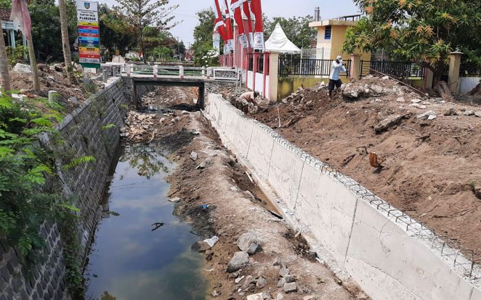 DPUPR Jombang Perbaiki Irigasi Grojogan di Kecamatan Plandaan