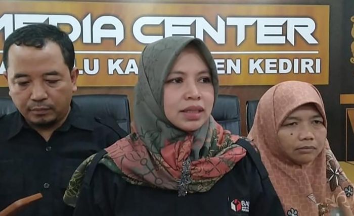 Camat Undang Kades Silaturahmi dengan Bacaleg, Kantor Bawaslu Kabupaten Kediri Digeruduk Massa Camat Undang Kades Silaturahmi dengan Bacaleg, Kantor Bawaslu Kabupaten Kediri Digeruduk Massa