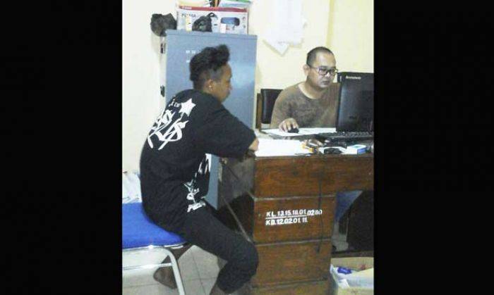 Razia, Satpol PP Tuban Ciduk 4 Bocah sedang Pesta Miras Razia, Satpol PP Tuban Ciduk 4 Bocah sedang Pesta Miras