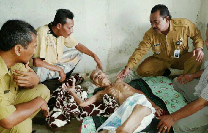 Nenek Sebatang Kara Supiyani Akhirnya Dirawat di RSUD Ibnu Sina Gresik