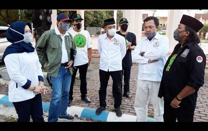 ​Gandeng Kadin dan Lembakum, PSHT Kediri Bagikan Masker dan Takjil