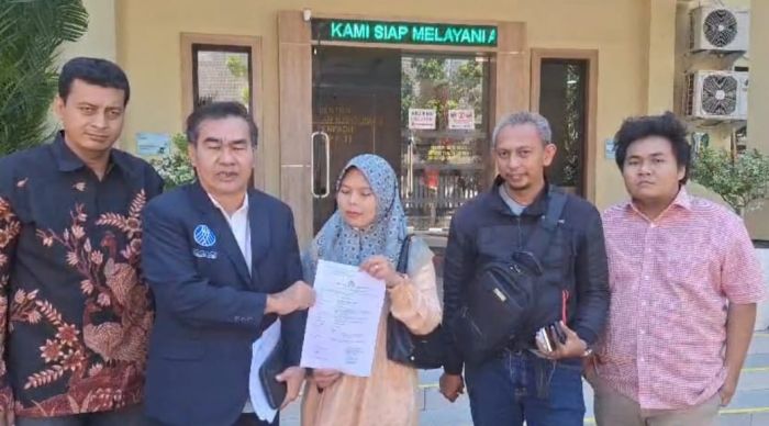 Tak Terima Sertifikat Rumah, 25 Korban Dugaan Penipuan Laporkan PT SSA ke Polda Jatim Tak Terima Sertifikat Rumah, 25 Korban Dugaan Penipuan Laporkan PT SSA ke Polda Jatim
