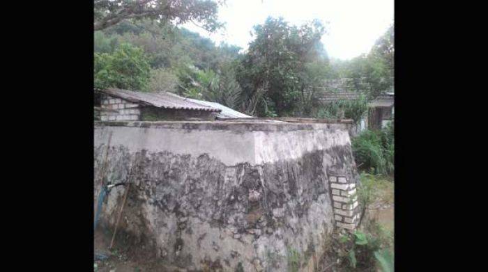 Sumbat Saluran Air, Kepala Kebersihan Sekolah di Desa Dahor Tuban Diamuk Warga Sumbat Saluran Air, Kepala Kebersihan Sekolah di Desa Dahor Tuban Diamuk Warga